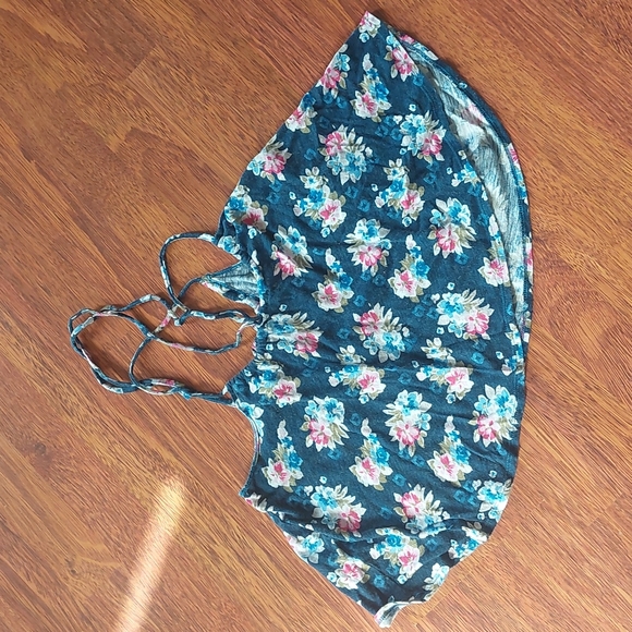 Hollister tank - Picture 5 of 5